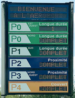 Le parking officiel (Vinci) de l'aeroport de Nantes complet