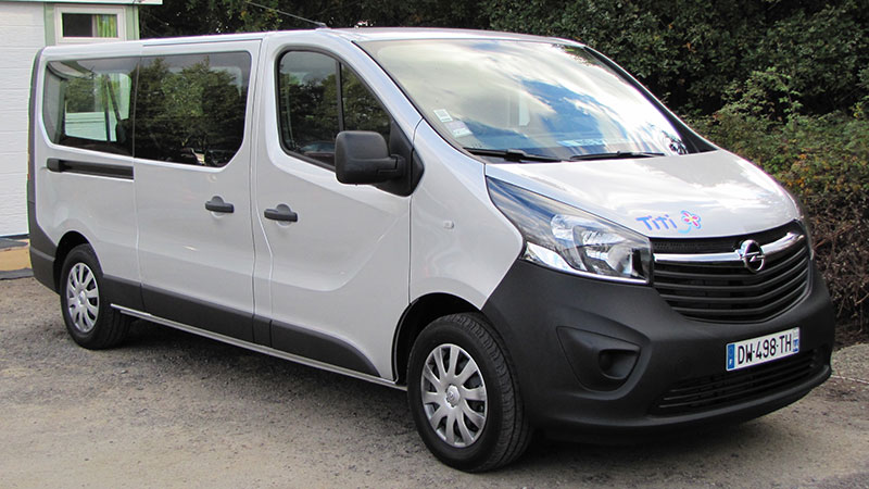 Notre avette 9 places parking aeroport nantes Opel Vivaro Navette 9 places parking aeroport nantes Opel Vivaro